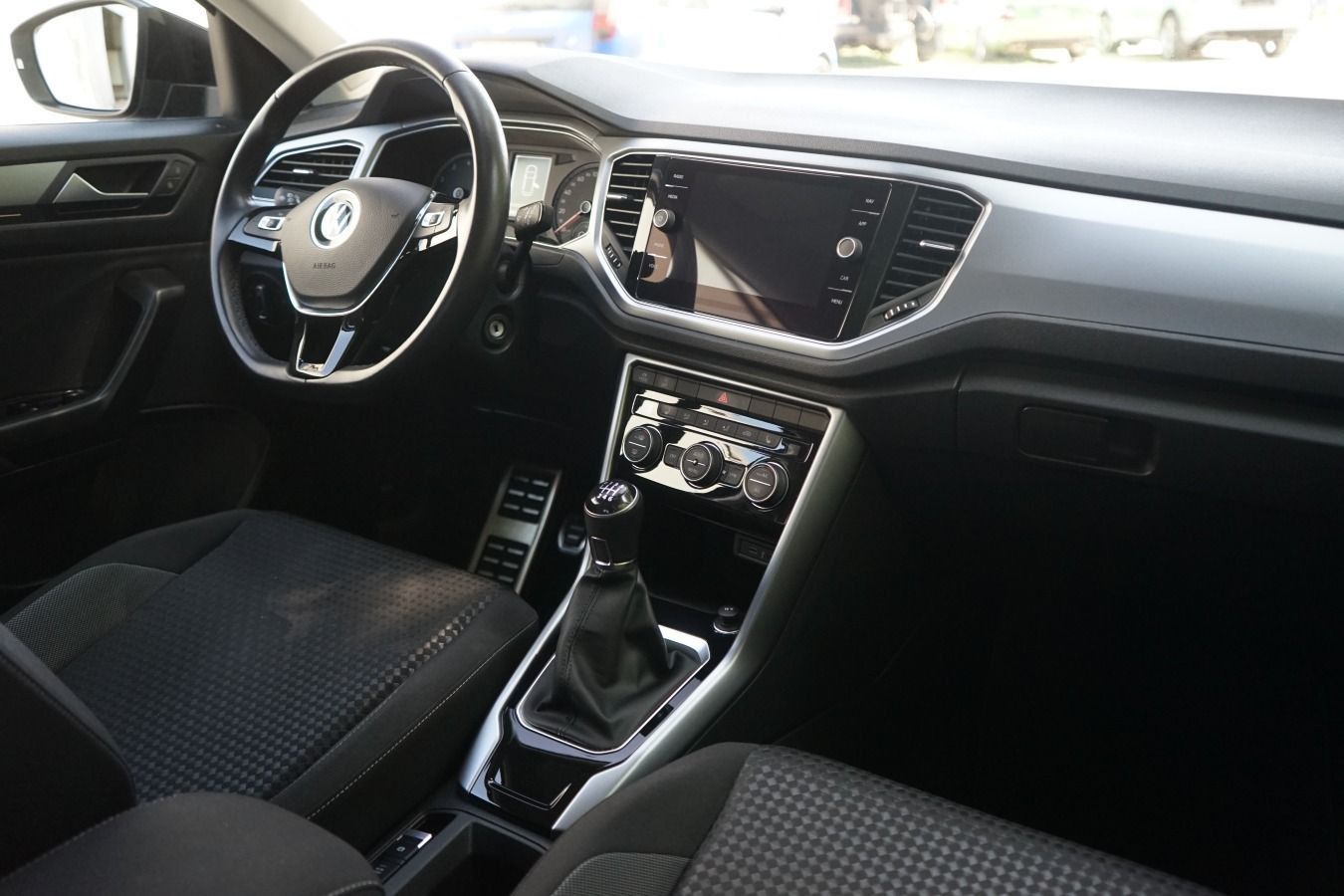 Volkswagen T-Roc 1.0 TSI Active - Samsaru's Car Outlet