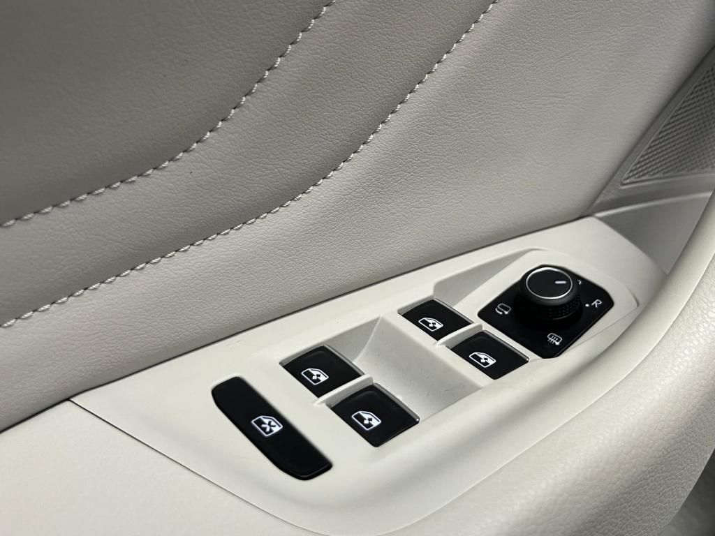 Volkswagen Passat 2.0 TSi R-line DSG - Samsaru's Car Outlet