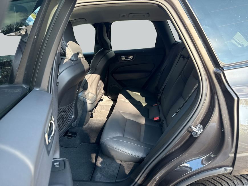 Volvo XC60 B5 B AWD Plus Dark