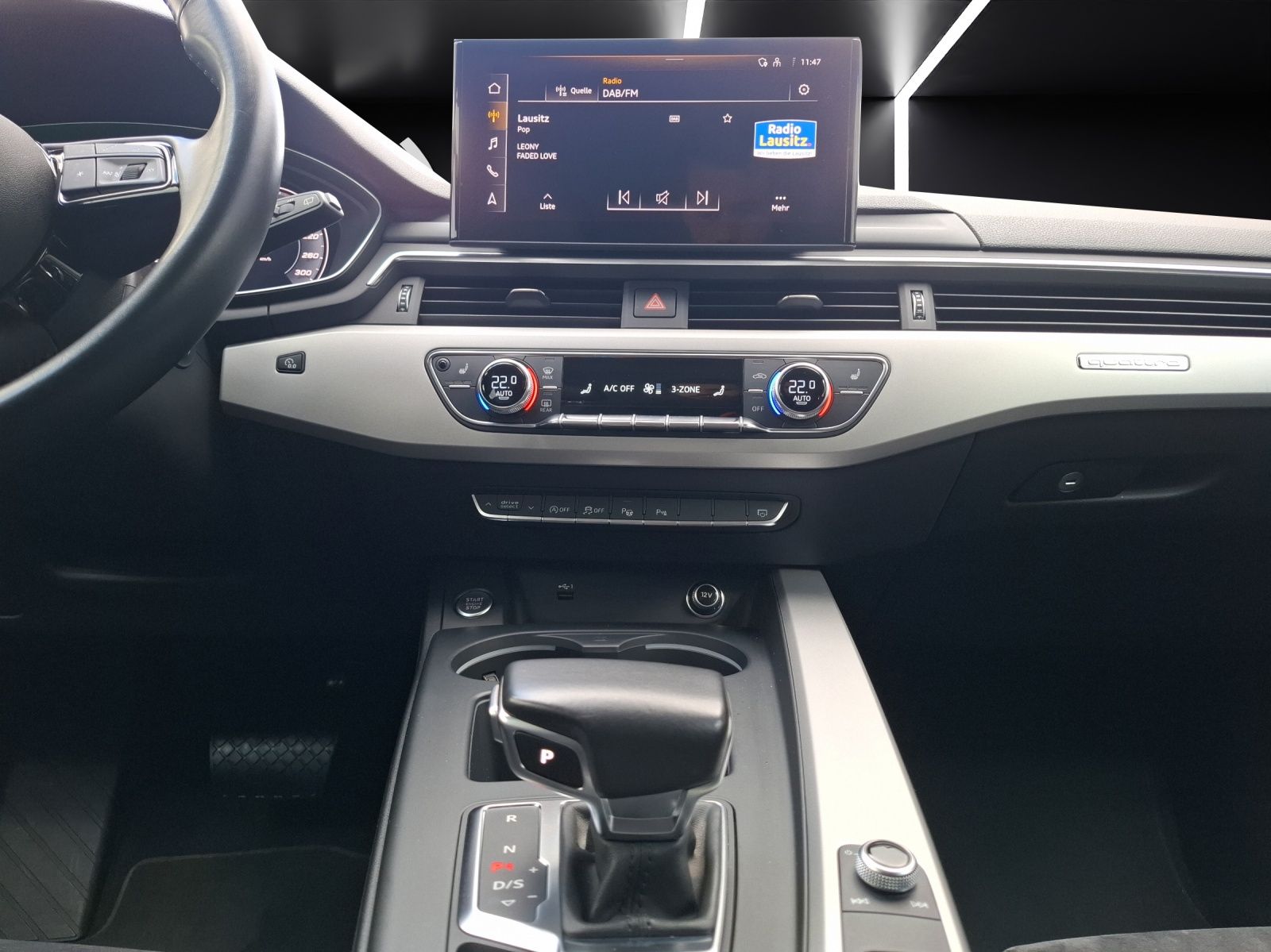 Audi A4 Avant 40 TDI quattro LED AHK Navi AVC ACC SHZ