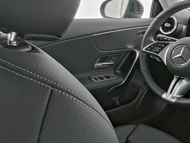 Mercedes-Benz A 180 PROGRESSIVE - Samsaru's Car Outlet