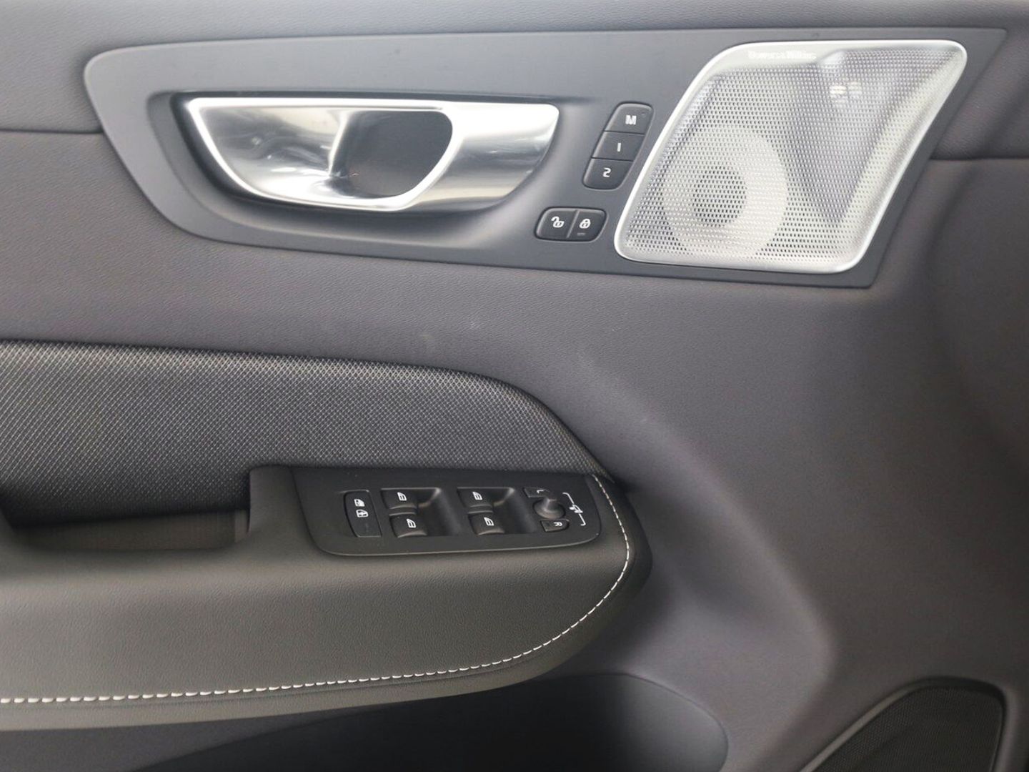 Volvo XC60 T8 Plus Black Edition Plug-In Hybrid AWD - Samsaru's Car Outlet