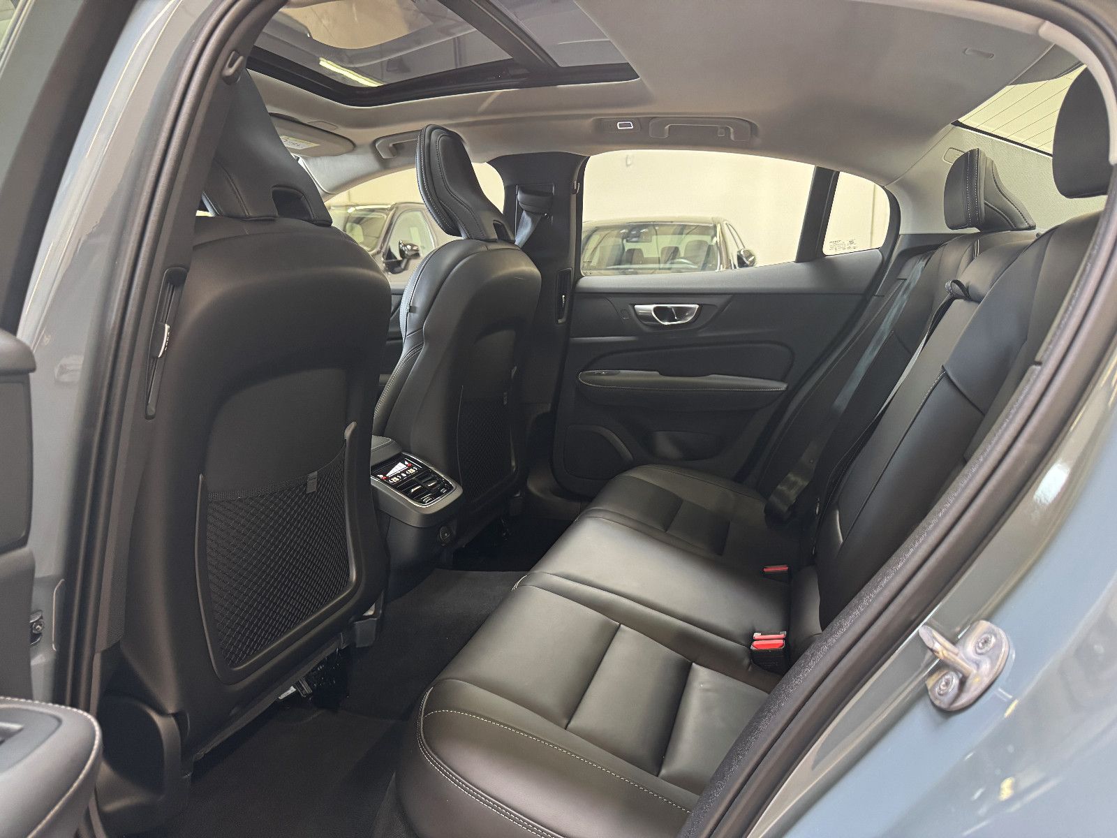 Volvo S60 B5 Ultimate Dark AWD GSD Massage Standheiz.