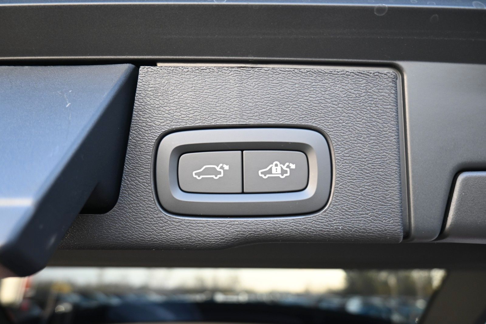 Volvo XC60 B5 AWD Ultra Dark*LUFT*360°*ACC*AHK