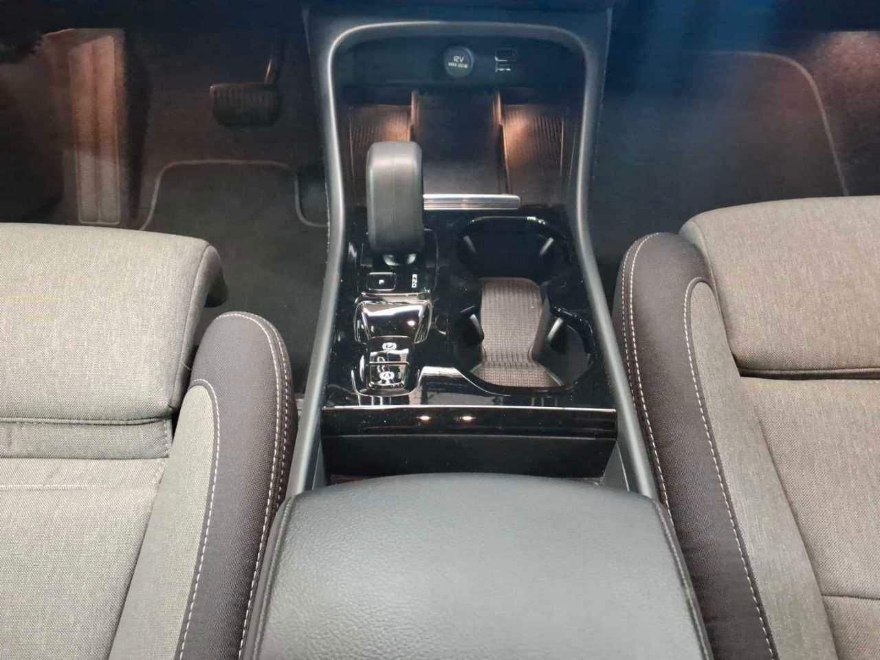Volvo XC40 T4 Recharge DKG Plus Bright AHK 19"