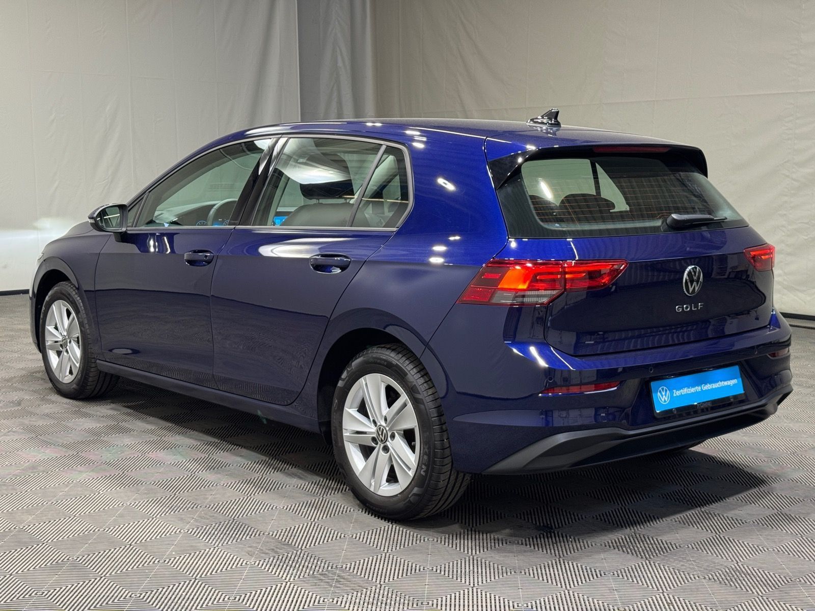 Volkswagen Golf Life 1.0 TSI - Samsaru's Car Outlet