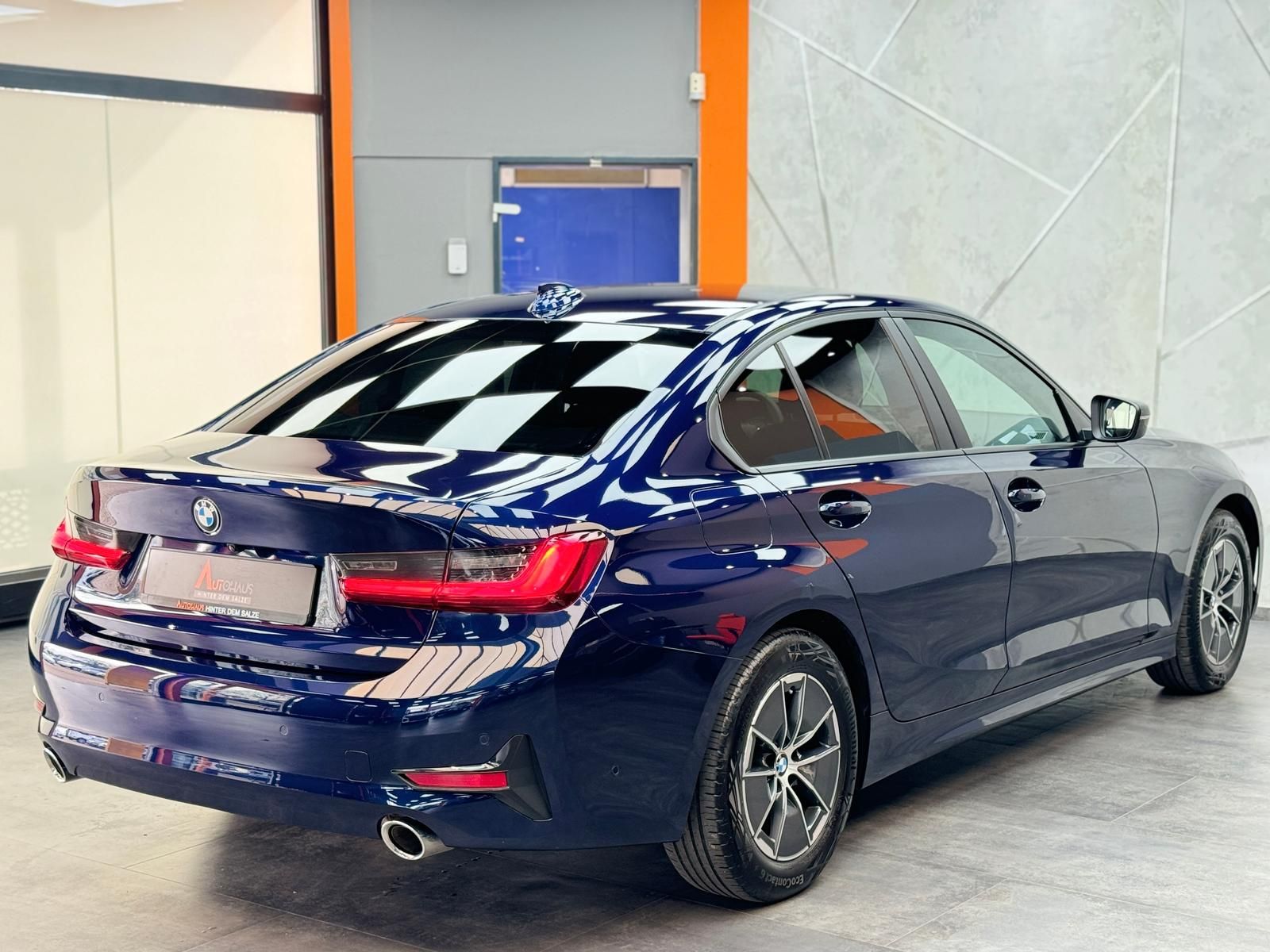 BMW 320i Advantage - Samsaru's Car Outlet