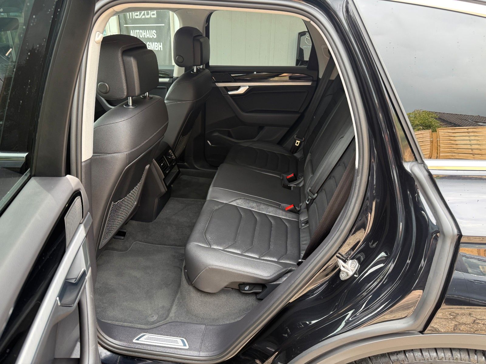 Volkswagen Touareg Elegance 4Motion TDI - Samsaru's Car Outlet