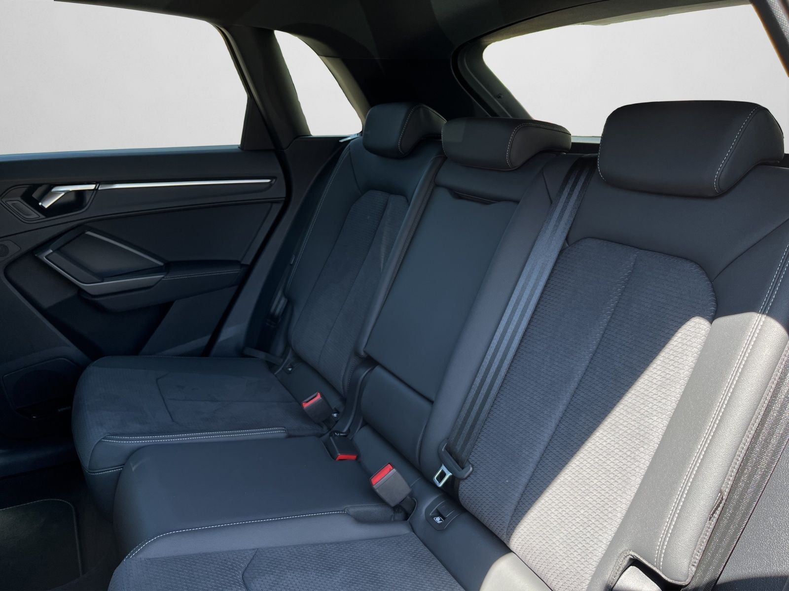 Audi Q3 40 TFSI S tronic S line - Samsaru's Car Outlet