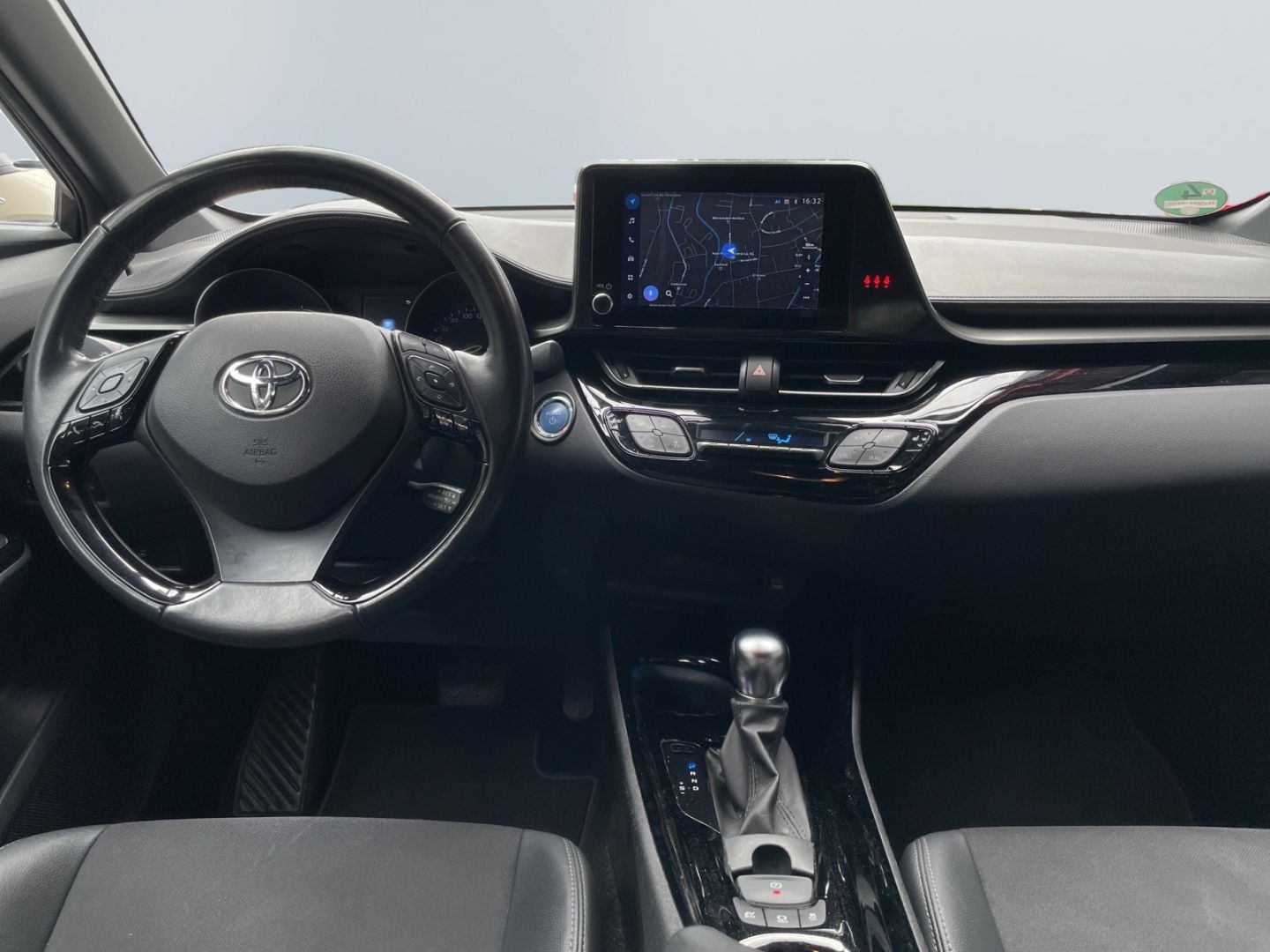 Toyota C-HR 2.0 Hybrid Team - Samsaru's Car Outlet