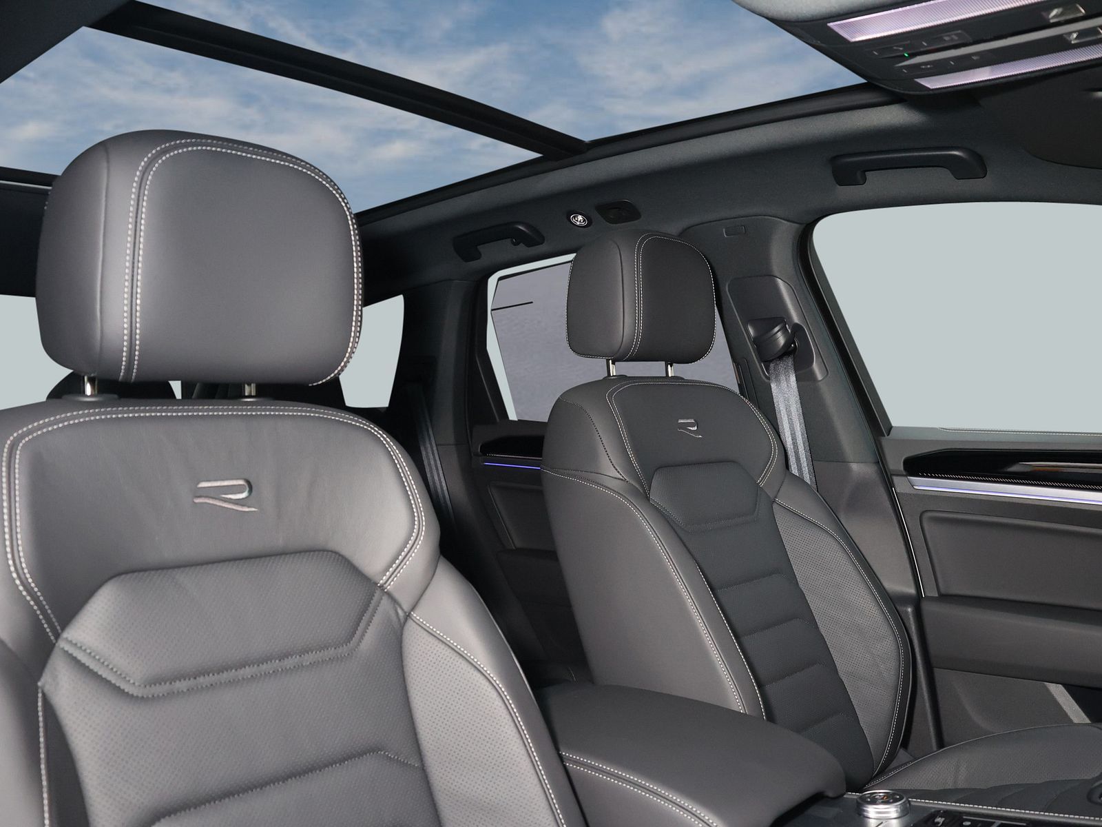 Volkswagen Touareg R 3.0 TSI R Plug-In - Samsaru's Car Outlet