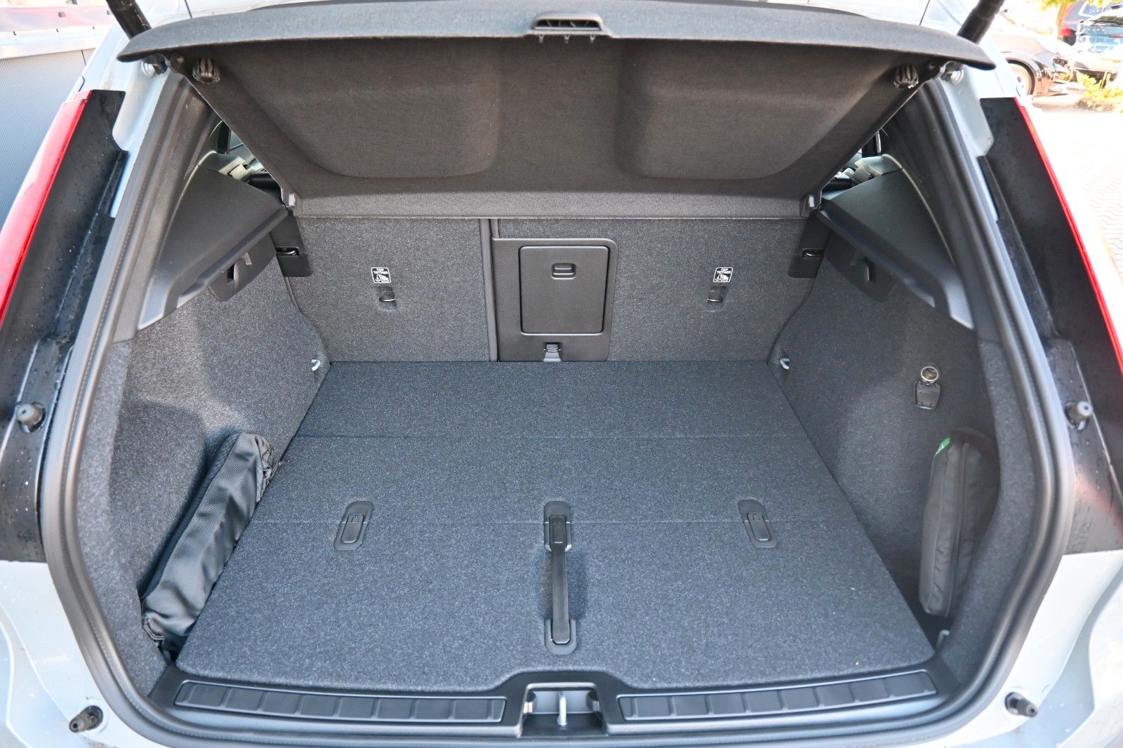 Volvo XC40 B4 DKG Plus Dark*FSHZG*360°*ACC*AHK