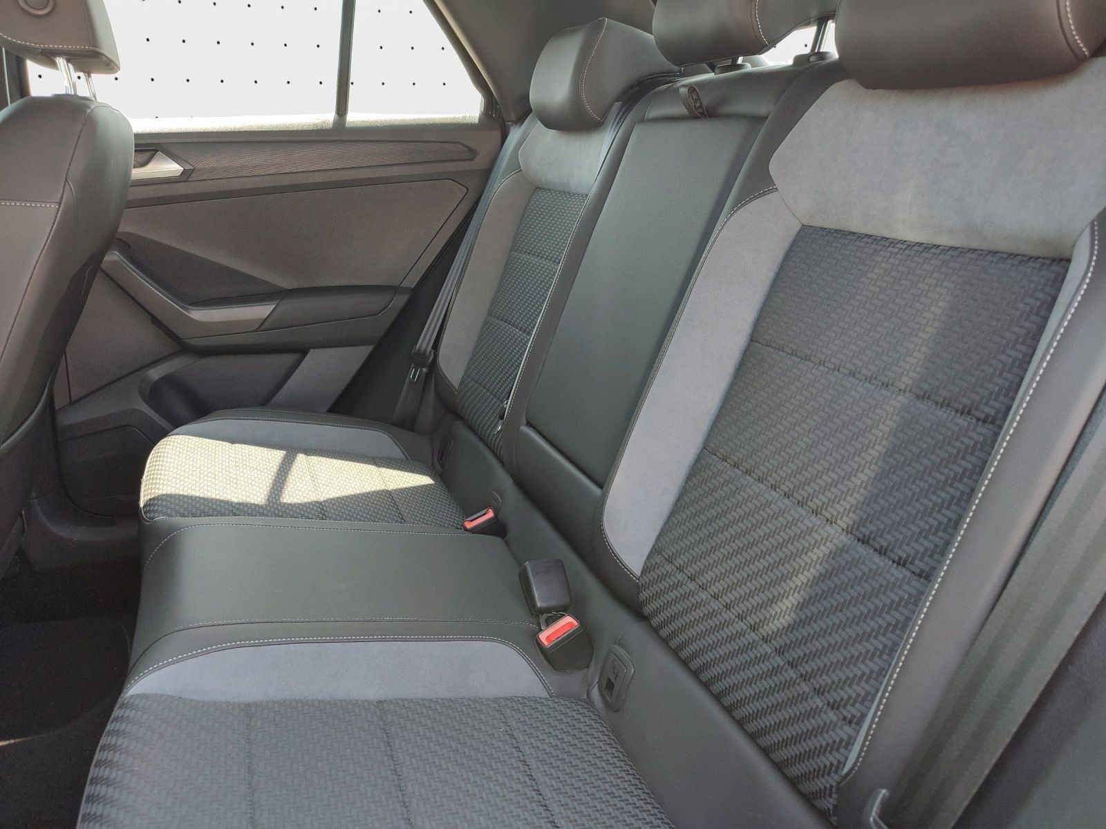 Volkswagen T-ROC 1.5 TSI R-Line - Samsaru's Car Outlet
