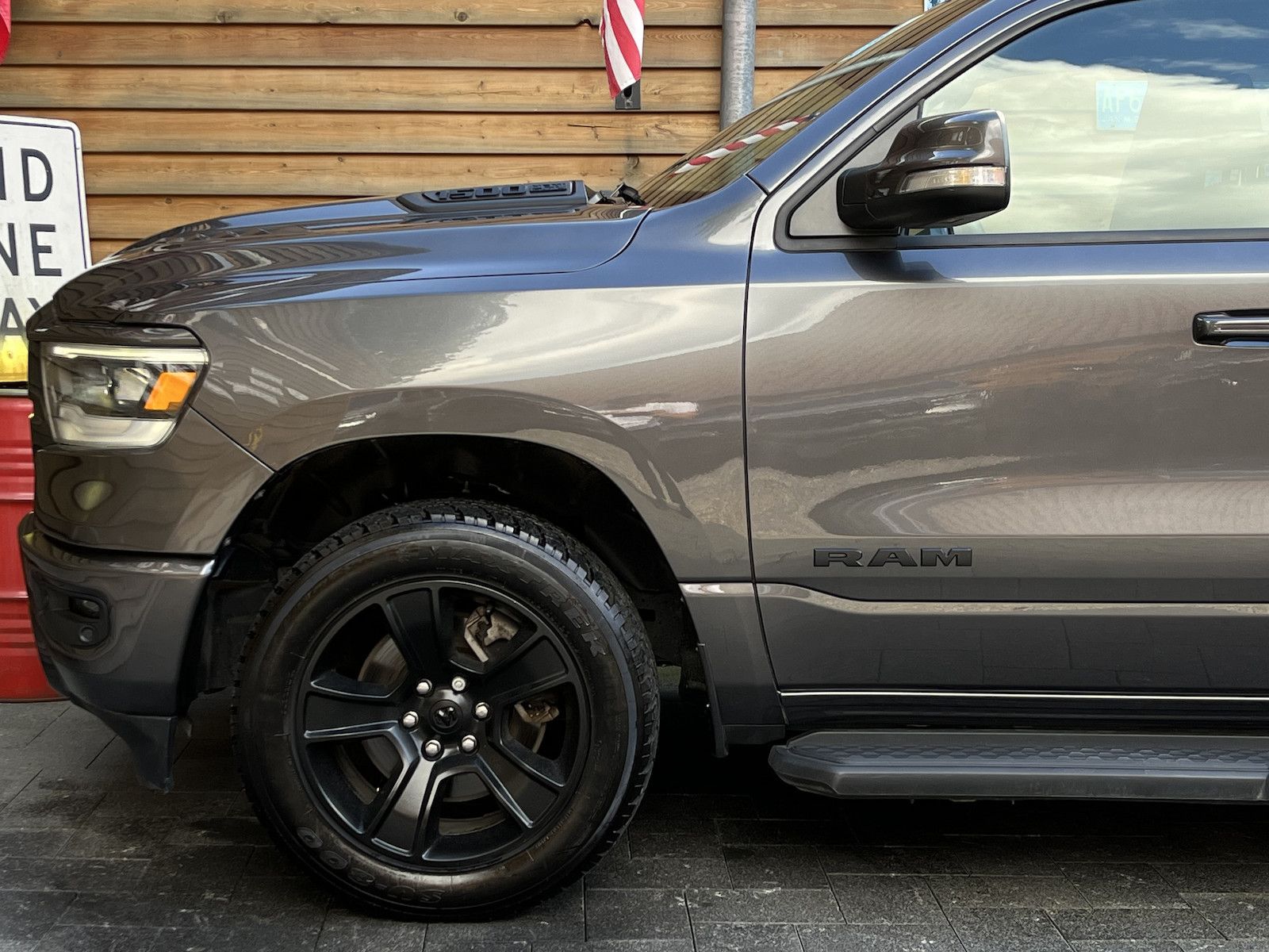 Dodge RAM 1500 SPORT 5,7L Pano 4x4 LPG 12´´ Navi AHK