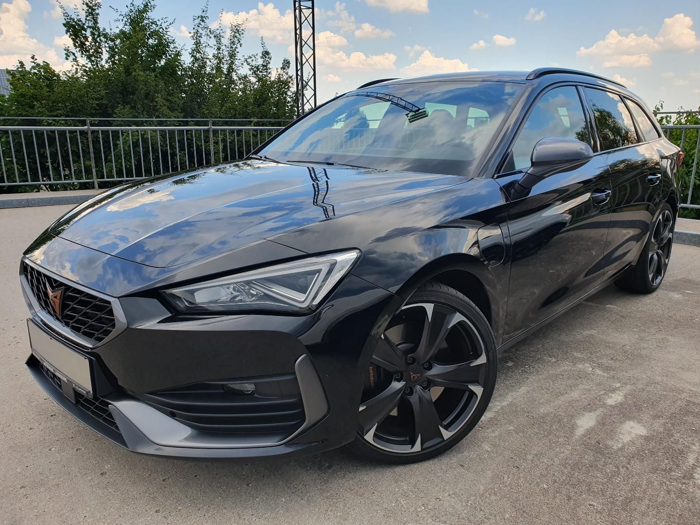 Cupra Leon Sportstourer VZ - Samsaru's Car Outlet