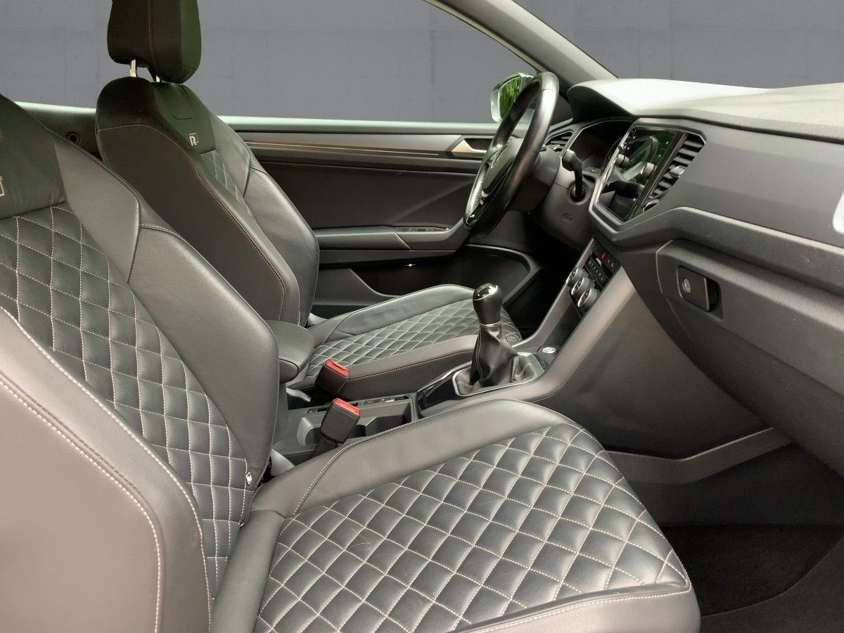 Volkswagen T-Roc 1.5 TSI R-LINE - Samsaru's Car Outlet