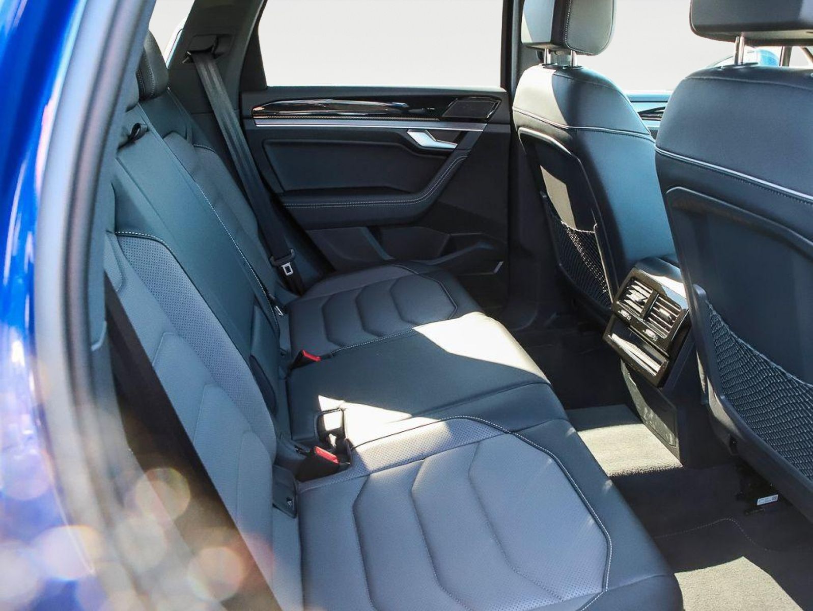 Volkswagen Touareg 3.0TDI R-Line - Samsaru's Car Outlet