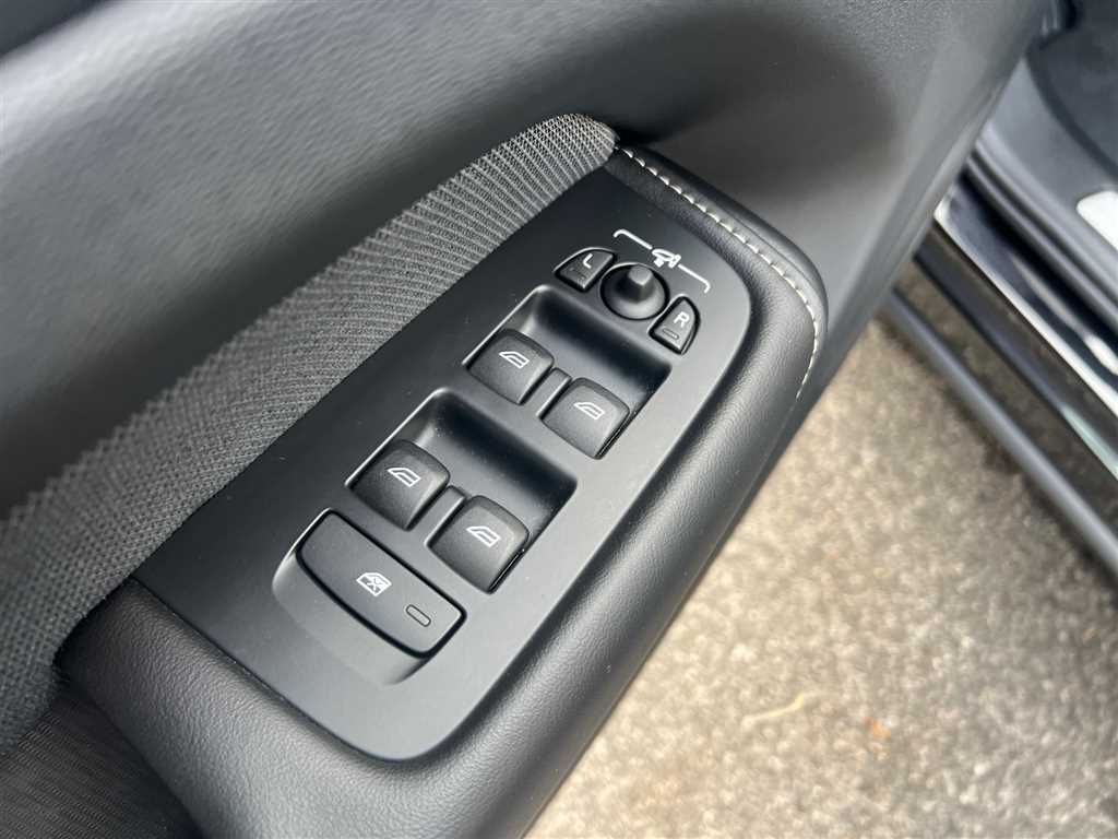 Volvo XC 60 R Design 2.0 B4 D AWD Automatik Xenium-Pak