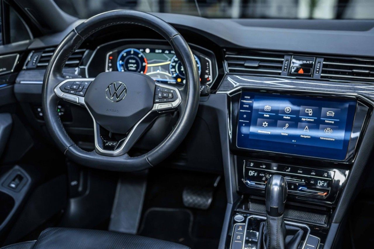 Volkswagen Passat 2.0 TDI DSG 2x R-Line STAHZG H&K PANO AHK