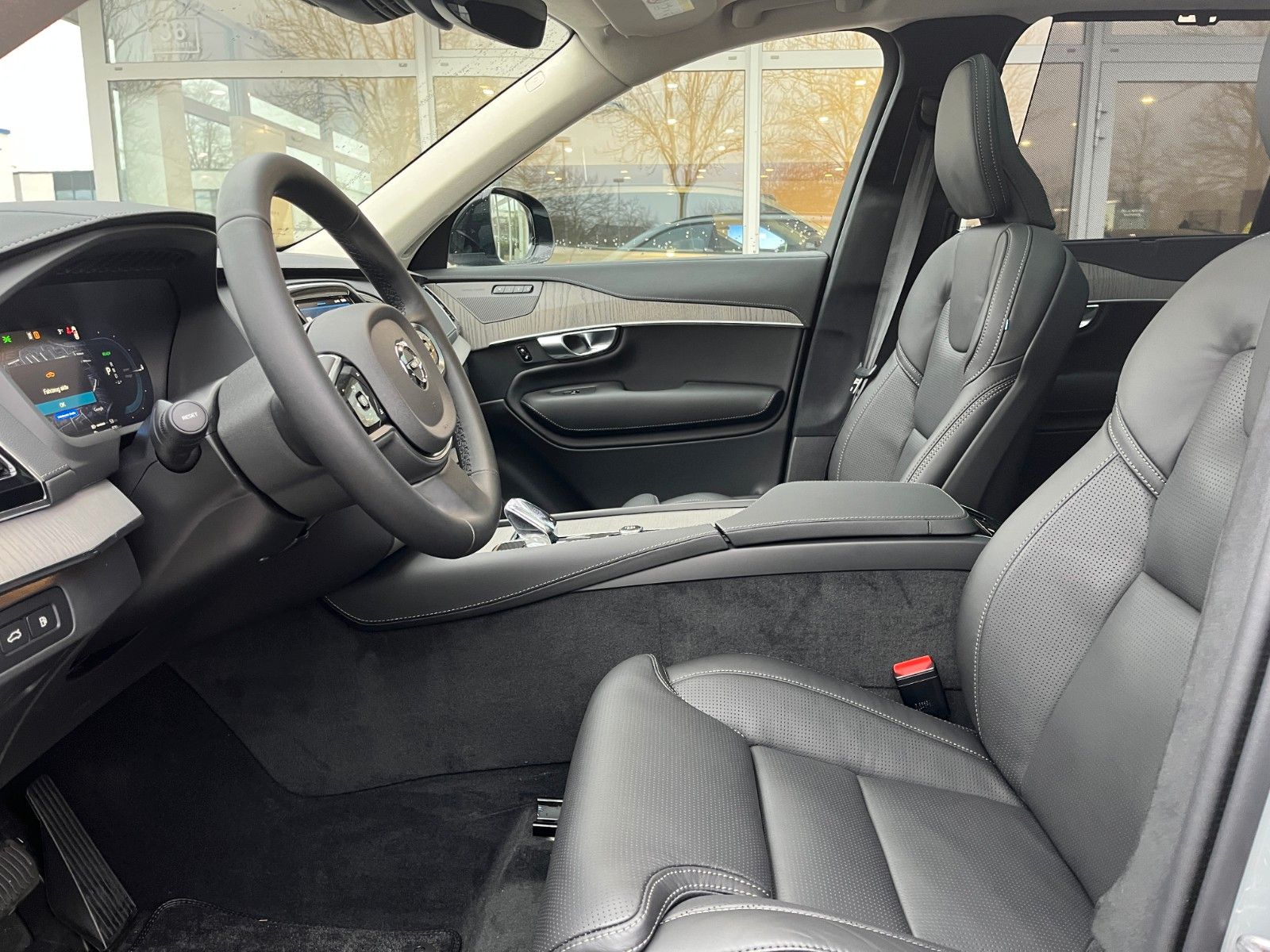 Volvo XC90 T8 Ultra Dark Plug-In AWD - Samsaru's Car Outlet