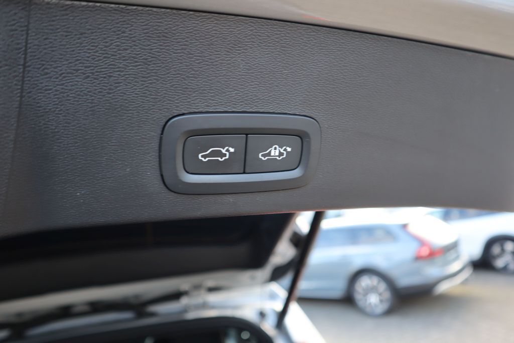 Volvo XC40 Recharge 78 kWh Twin Motor Plus|AHK|NAVI|