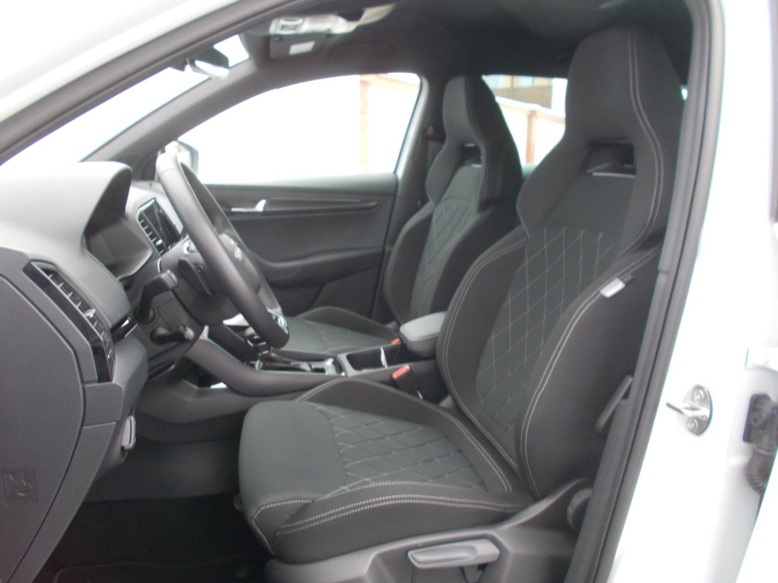 Skoda Karoq  1.5 TSI Sportline*DSG*Navi*LED *360° *AHK