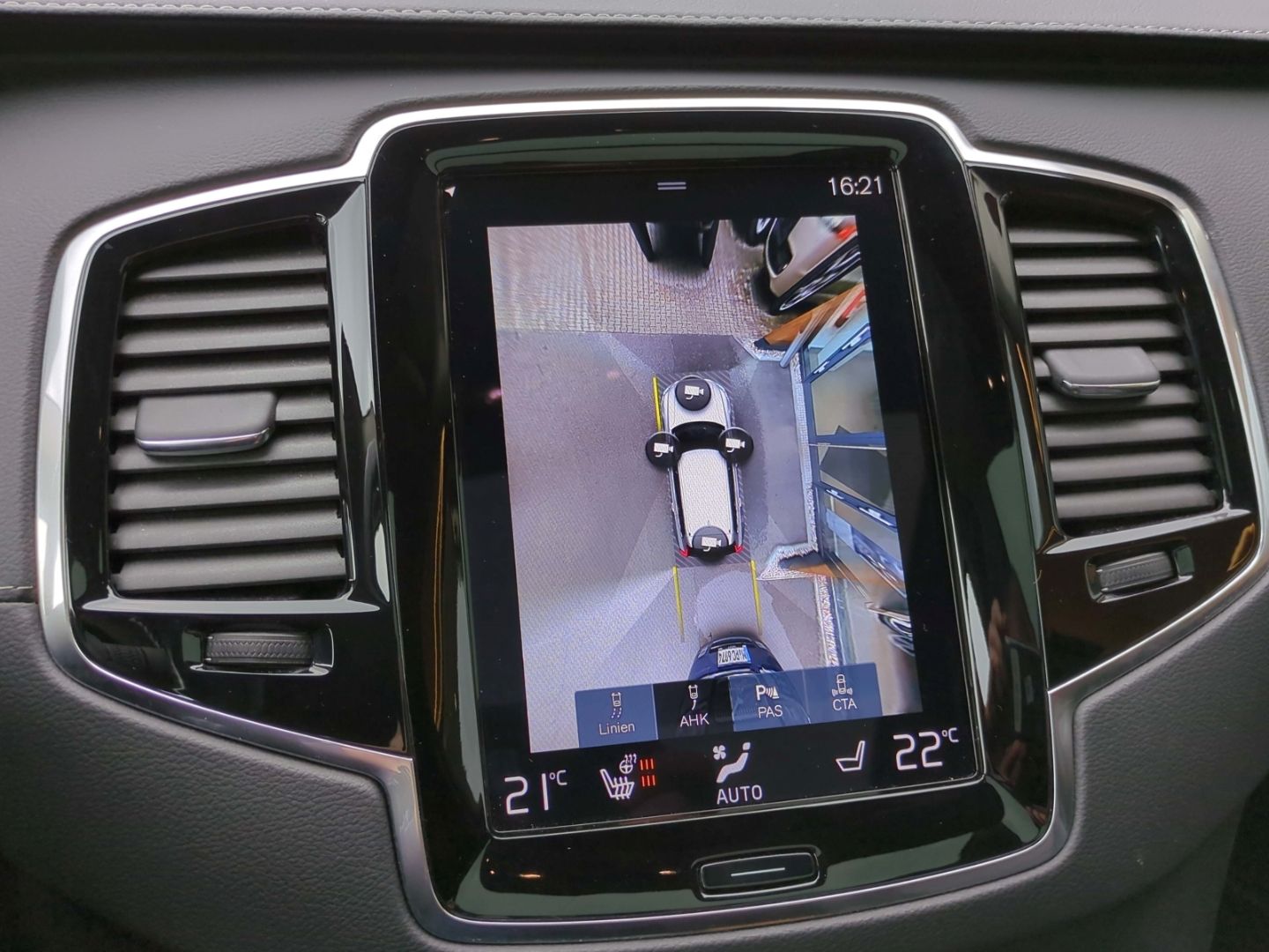 Volvo XC90 Plus Bright Recharge Plug-In Hybrid AWD T8