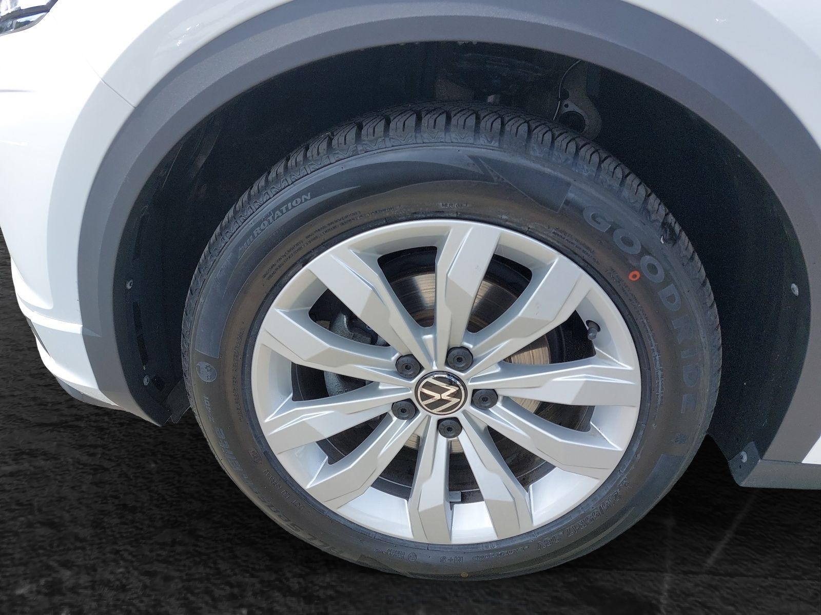 Volkswagen T-Roc 1.5 TSI DSG R-Line - Samsaru's Car Outlet