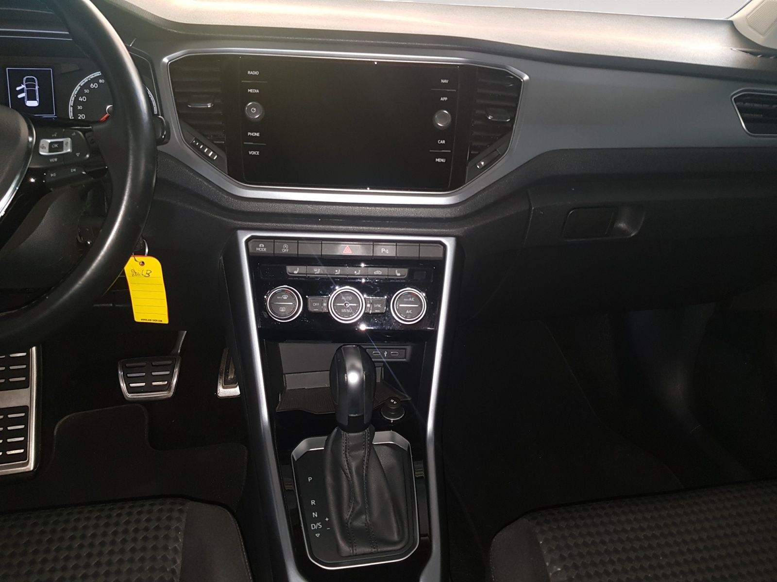 Volkswagen T-Roc 1.5 TSI DSG Active - Samsaru's Car Outlet