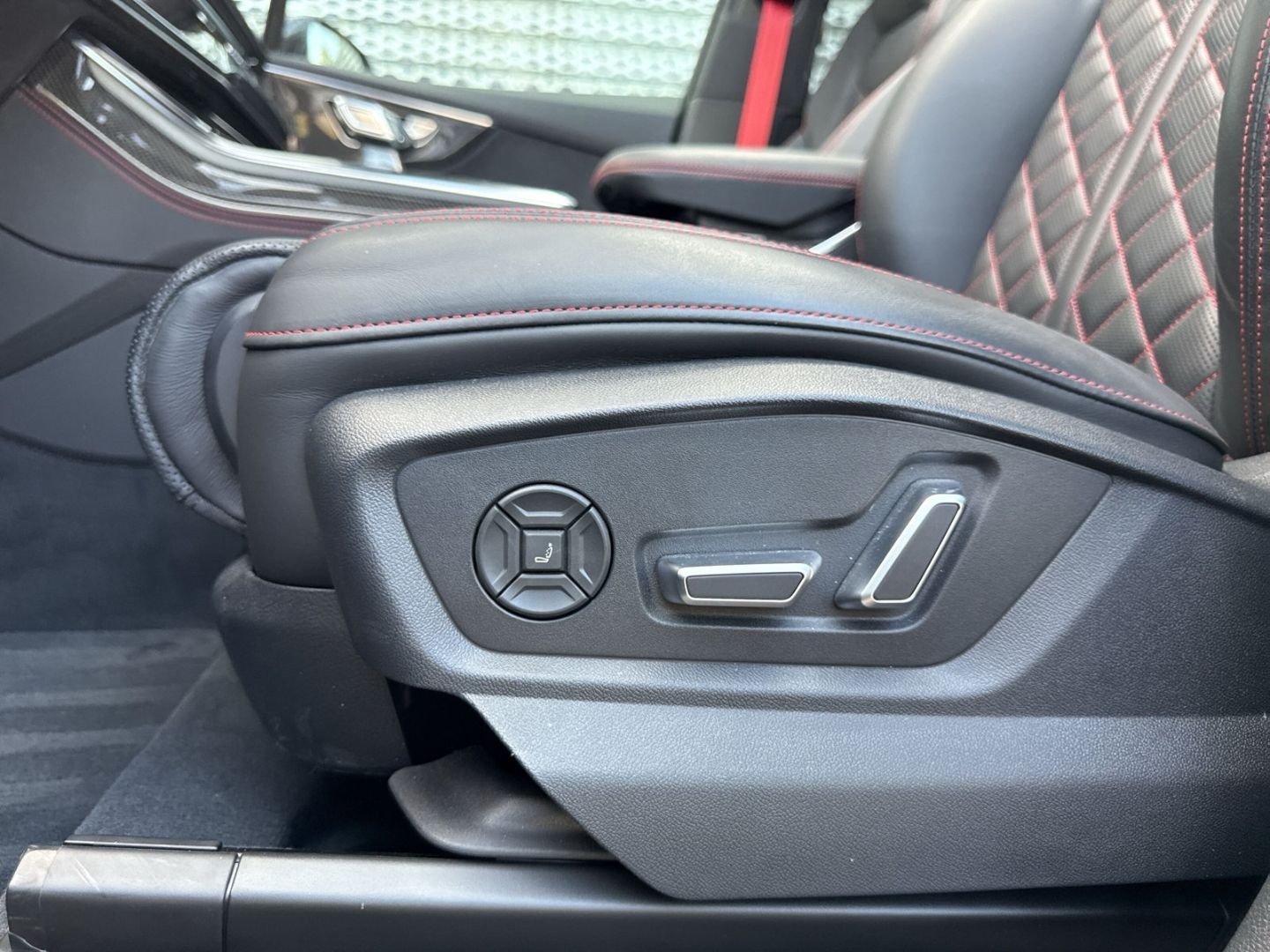 Audi Q7 50 TDI quattro competition plus 7-Sitzer S-li