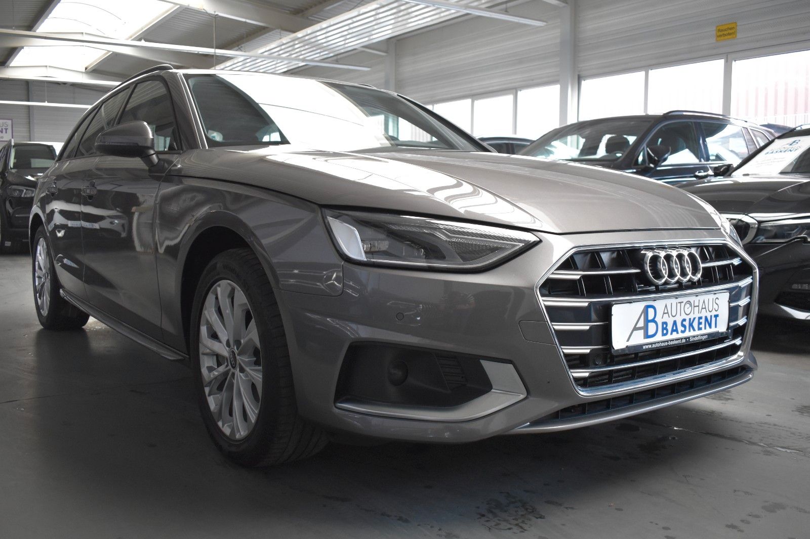 Audi A4 Avant 40 TFSI advanced - Samsaru's Car Outlet