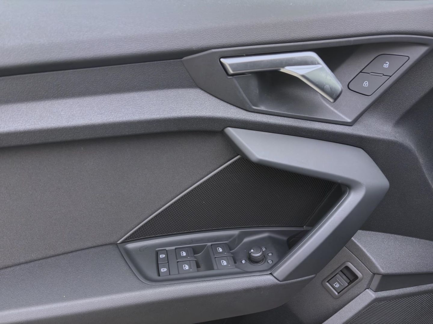 Audi A3 Sportback 40 TFSIe PDC SITZHZG KLIMA LM16