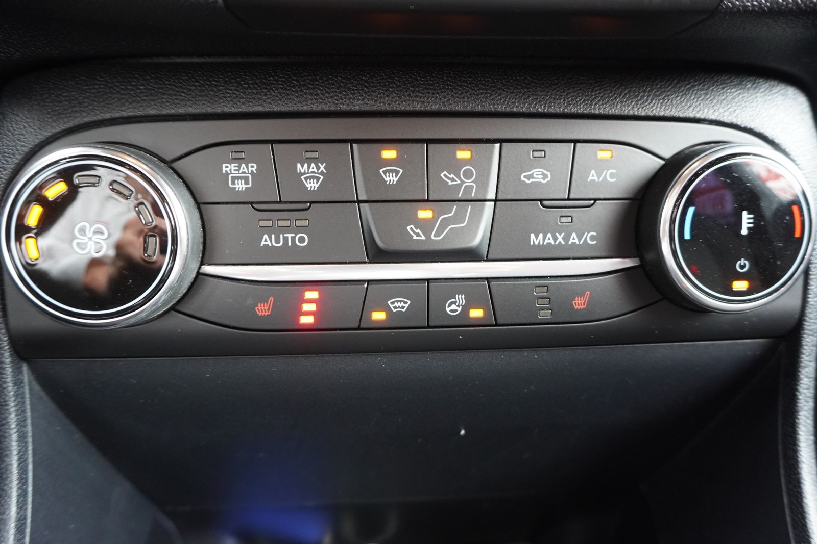 Ford Fiesta 1.0 EB mHeV Autom. ST-Line LED ACC Kamera