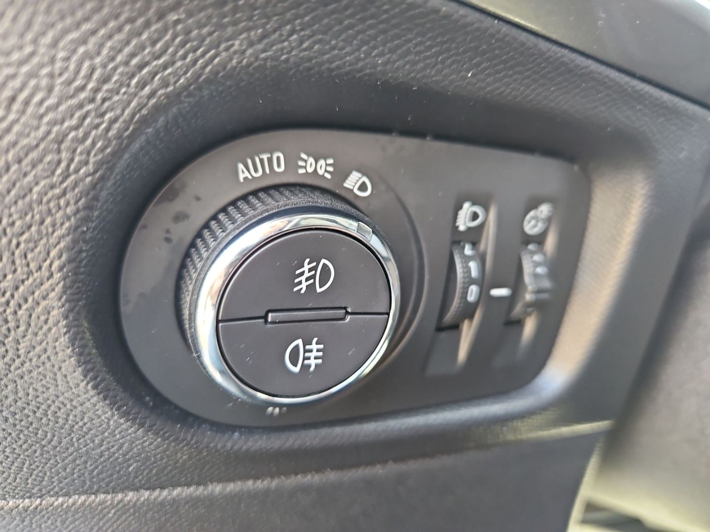 Opel Mokka-e ELEGANCE - Samsaru's Car Outlet