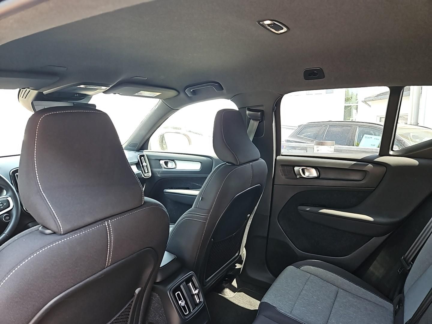 Volvo XC40 T5 R-Design Expression Plug-In