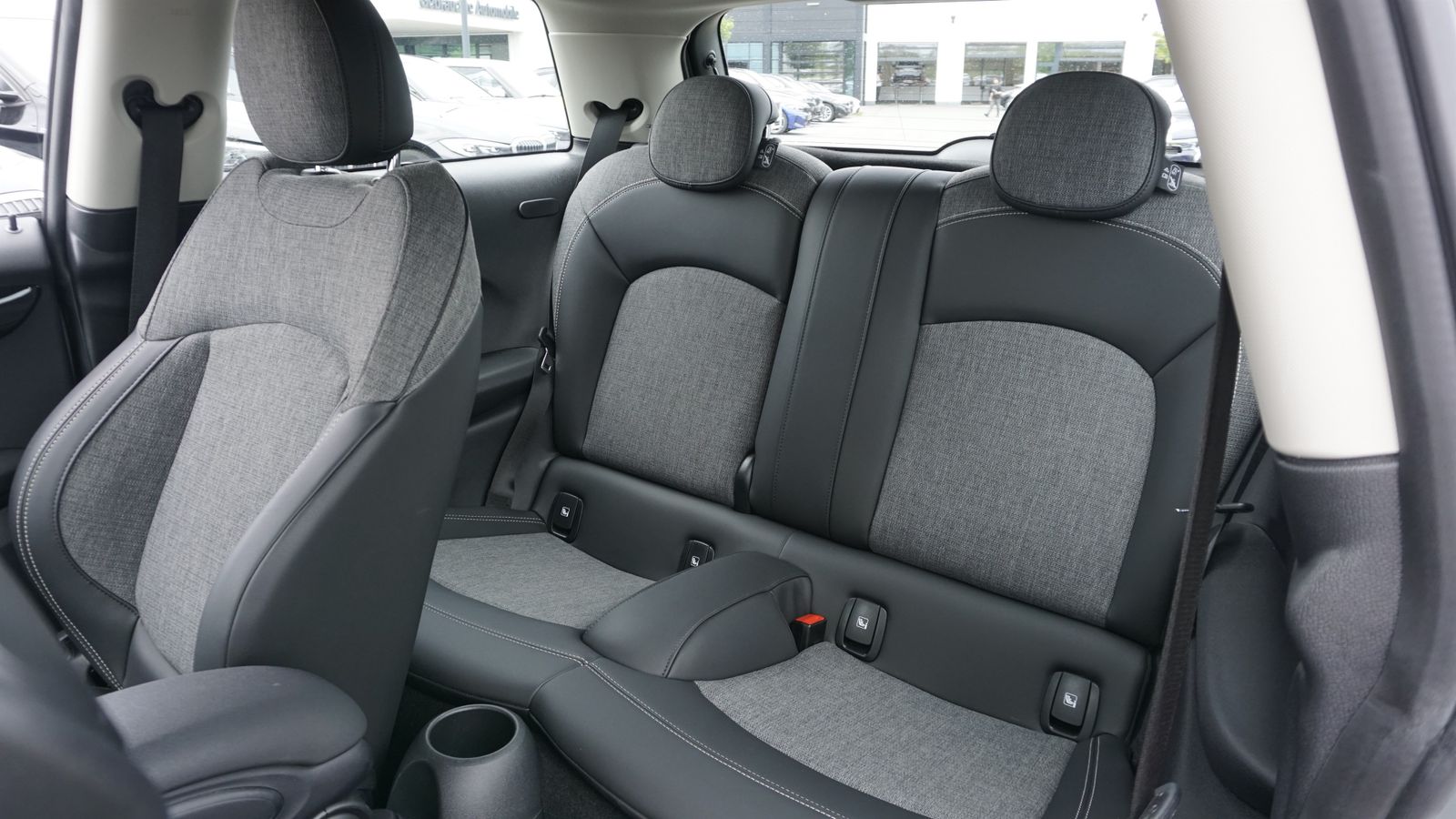 MINI One Hatch - Samsaru's Car Outlet