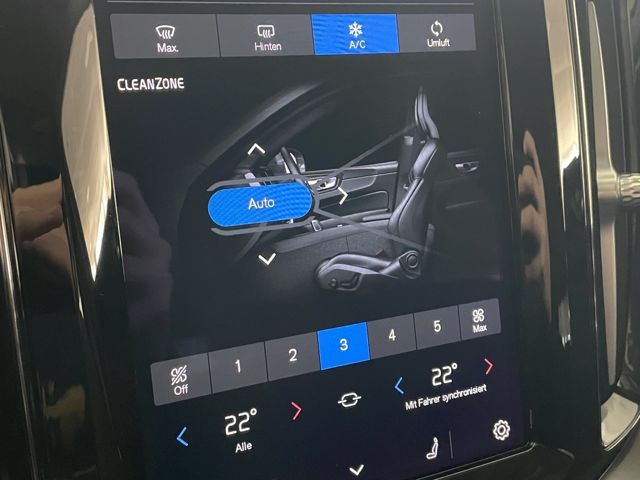 Volvo XC60 Core AWD 2.0 NAVI+SITZHEIZ+KAMERA+AHK+LED