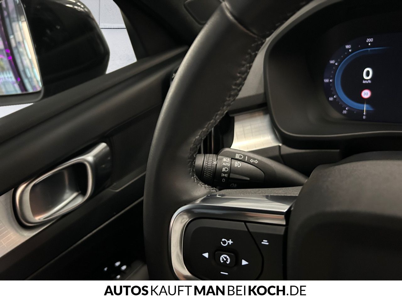 Volvo XC40 B3 DKG Core AHK LED SHZ/LHZ NAVI PDC/CAM!