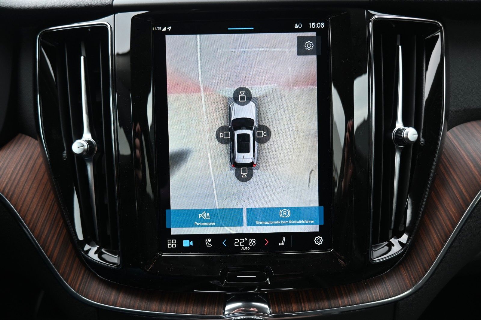 Volvo XC60 B4 D Autom. Plus Dark*STDHZG*360°*H&K*ACC