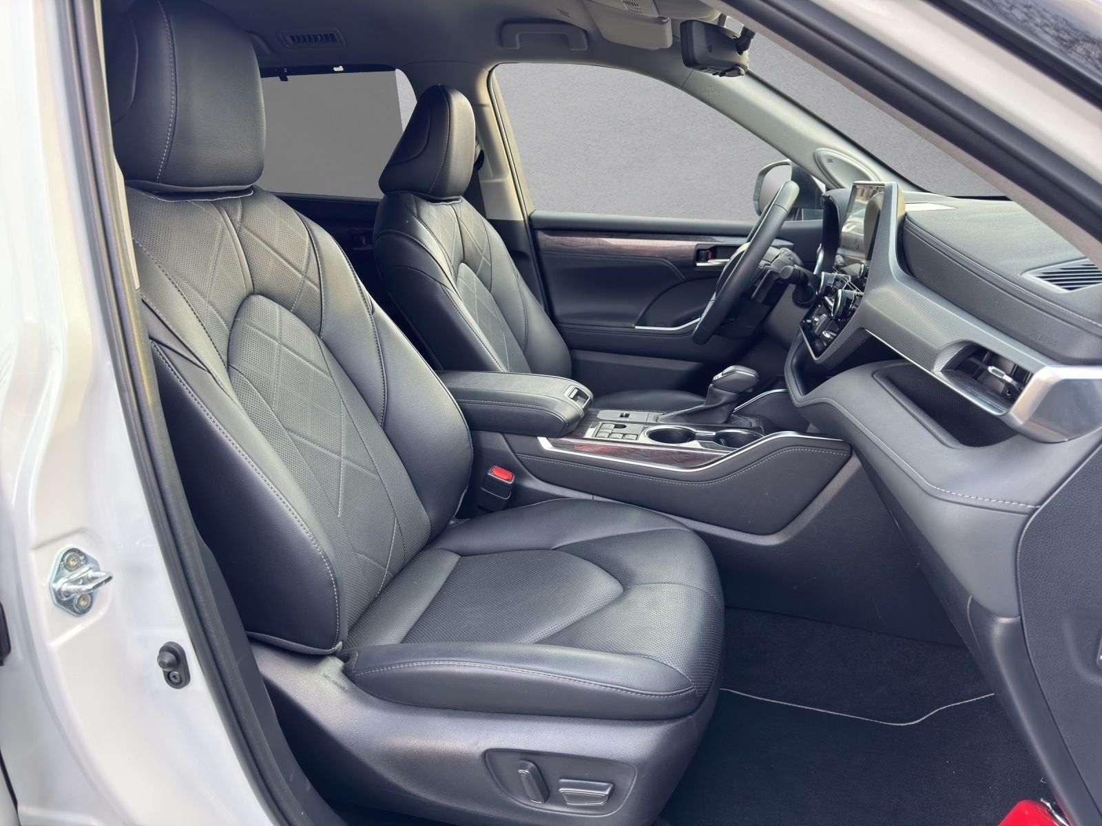 Toyota Highlander Hybrid Luxury 7 SITZER+AHK+LEDER+HuD