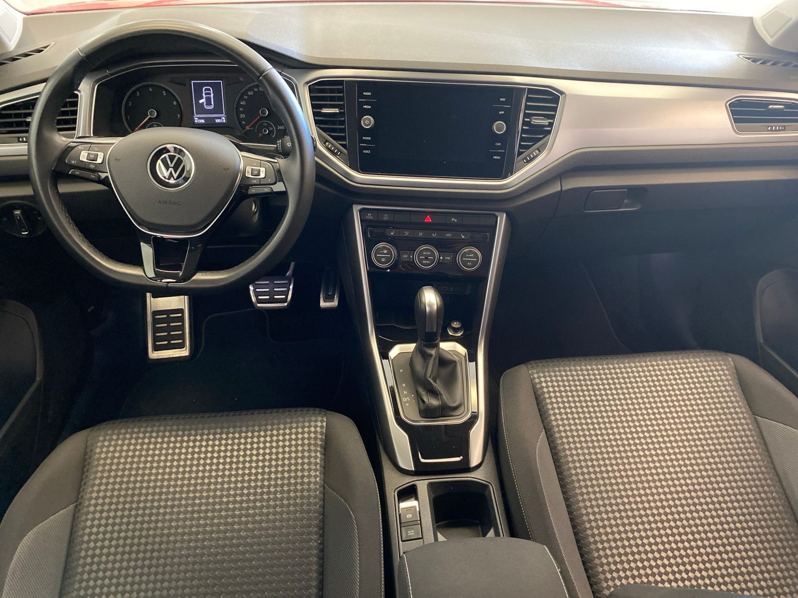 Volkswagen T-Roc 1.5 TSI Active - Samsaru's Car Outlet