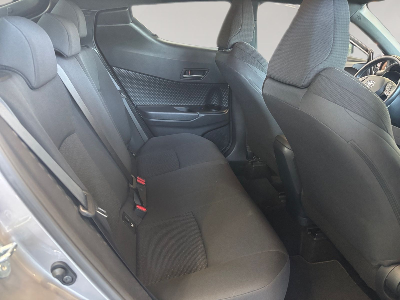 Toyota C-HR Hybrid Club - Samsaru's Car Outlet
