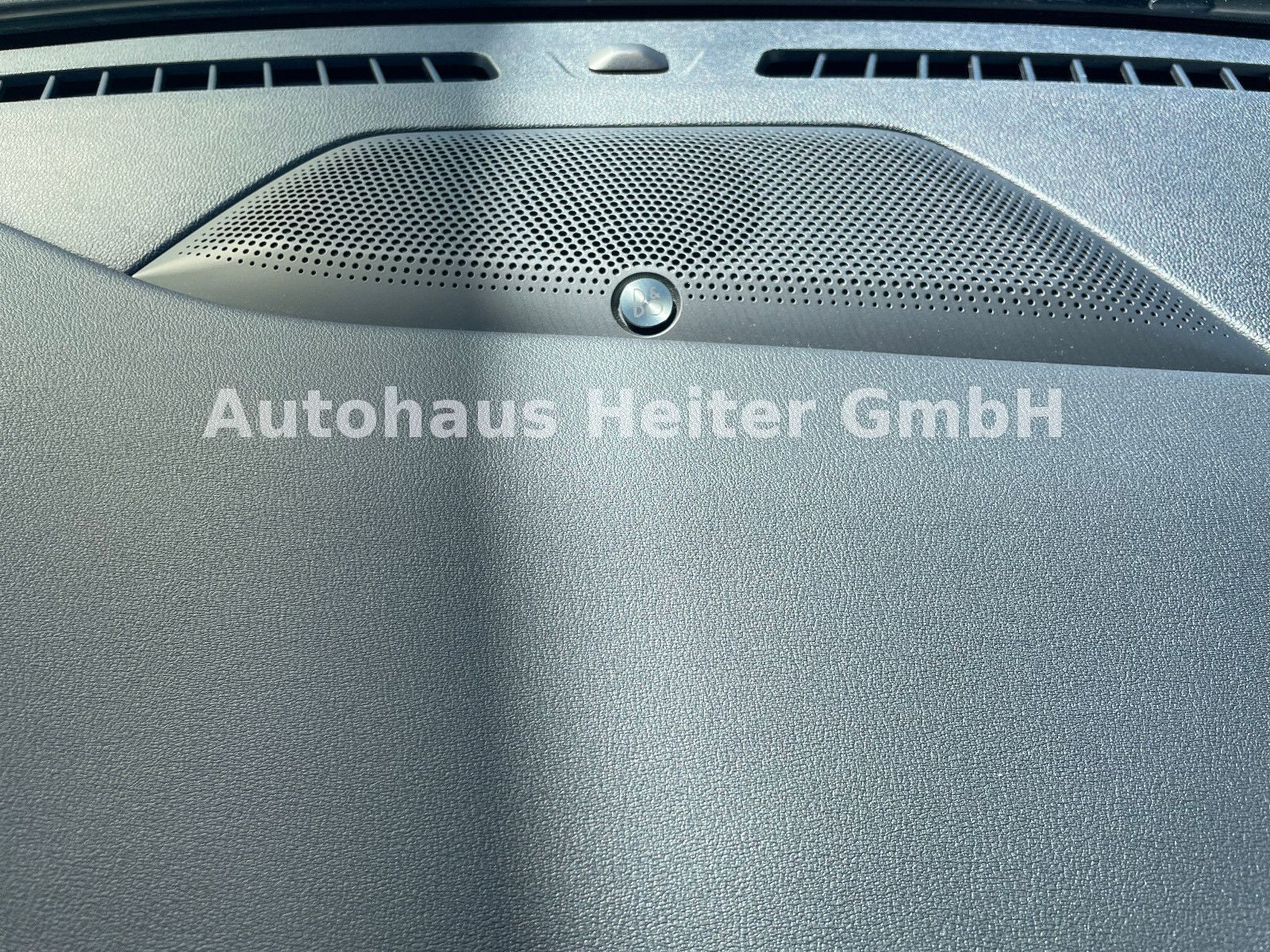 Ford Kuga FHEV Allrad Vignale - Samsaru's Car Outlet