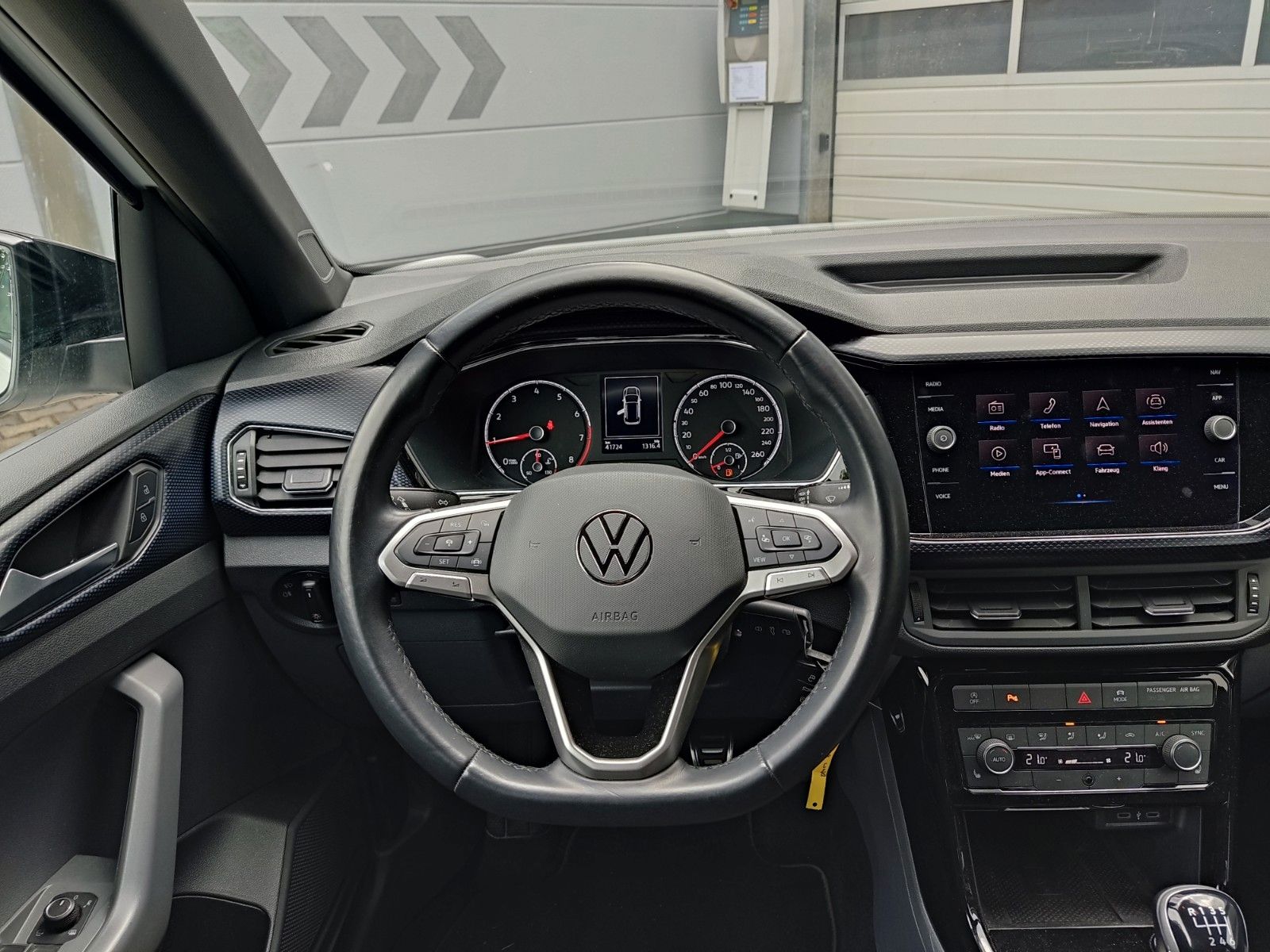 Volkswagen T-Cross 1.0 TSI UNITED - Samsaru's Car Outlet