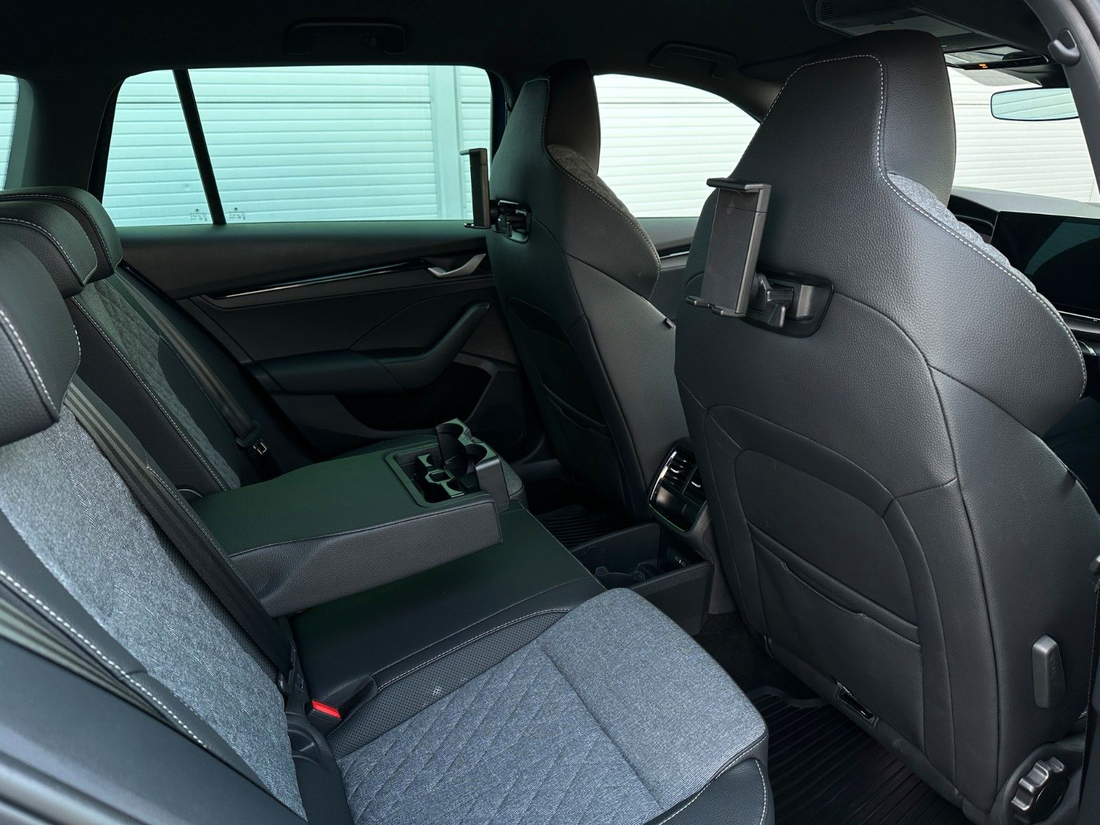 Skoda 204PS 4x4 DSG Sportline NAVI KAMERA eHK LM18"AHK