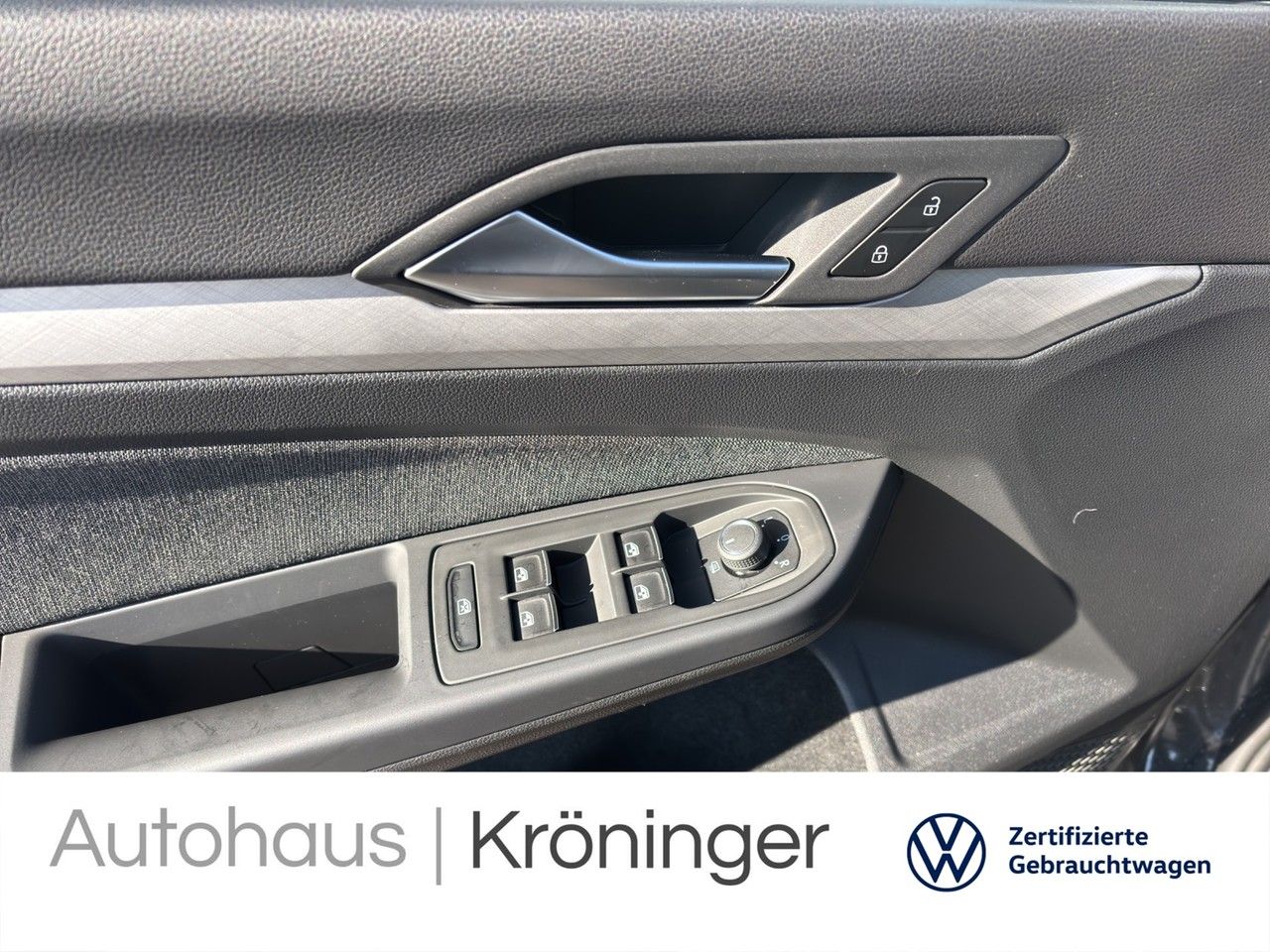 Volkswagen Golf VIII 1.5 TSI Life - Samsaru's Car Outlet