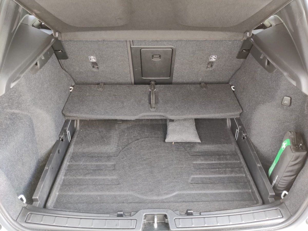 Volvo XC40 B3 Plus Dark 8-fach Aktionspreis