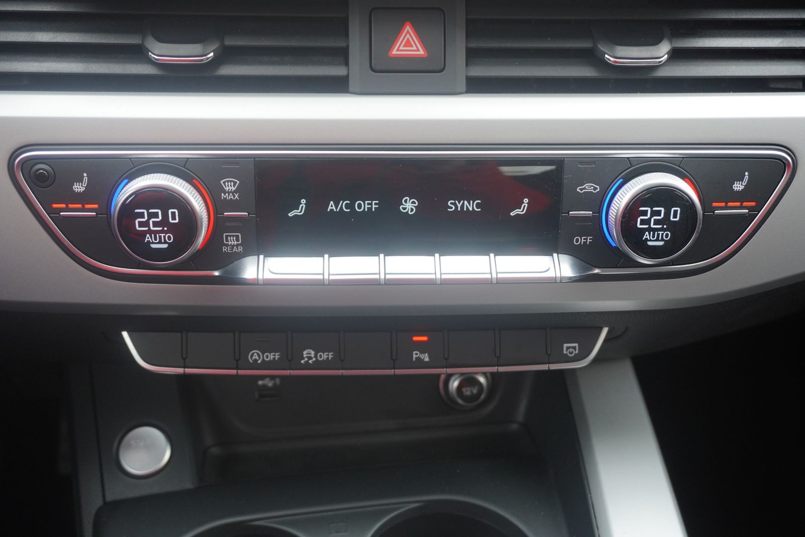 Audi A4 35 2.0 TFSI Avant S-line - Samsaru's Car Outlet
