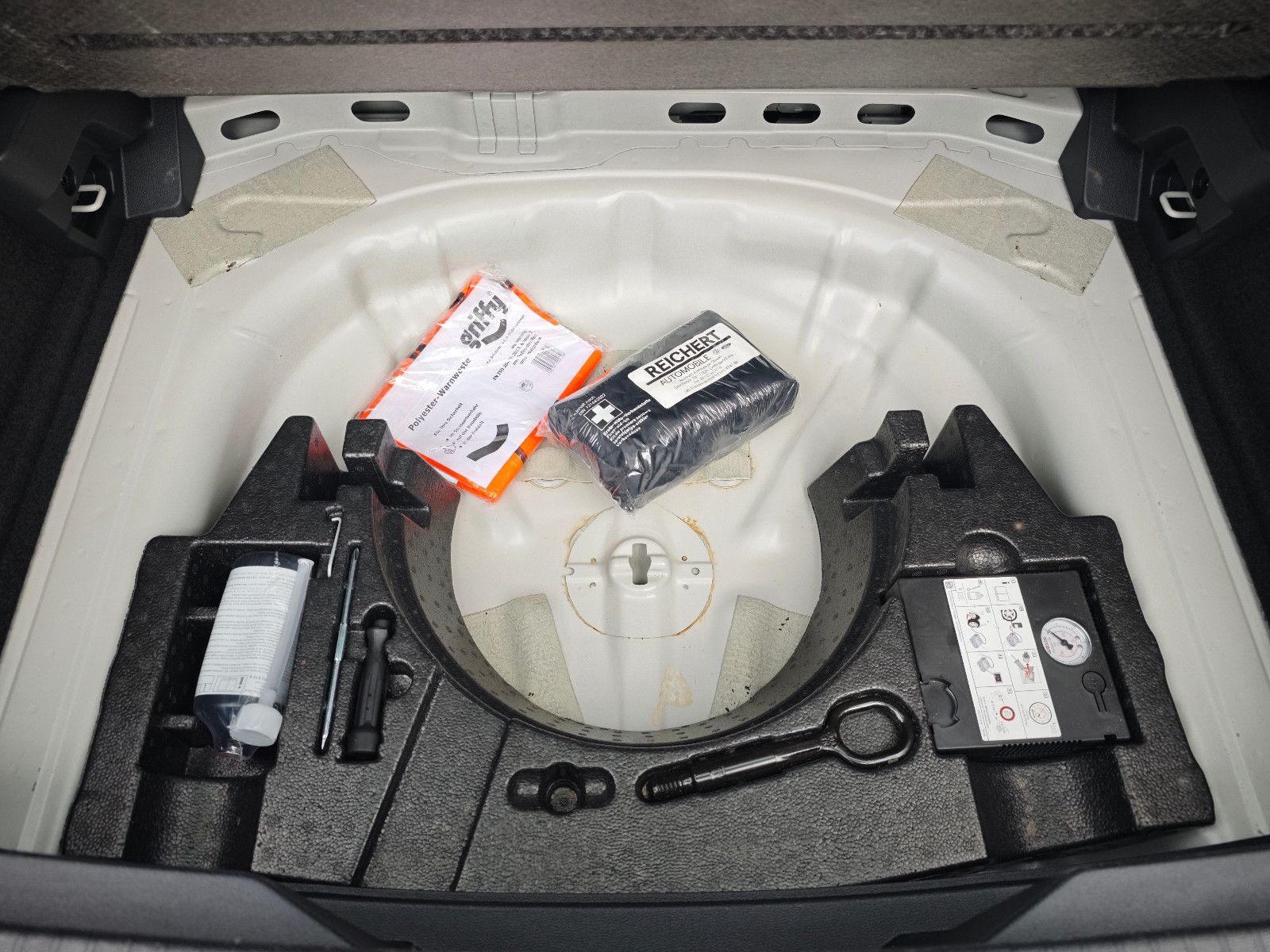 Volkswagen T-Roc Life - Samsaru's Car Outlet