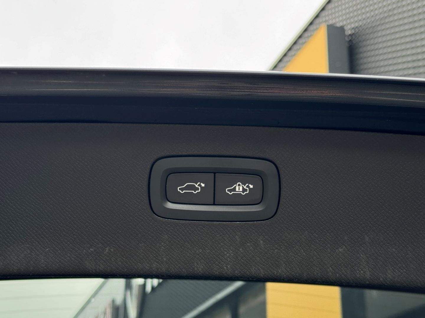 Volvo XC90 R Design Edition Recharge AWD - Samsaru's Car Outlet